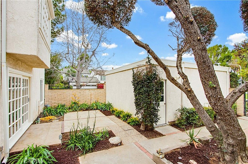 48 Willow Tree Ln Irvine, CA 92612 - Thumbnail 4