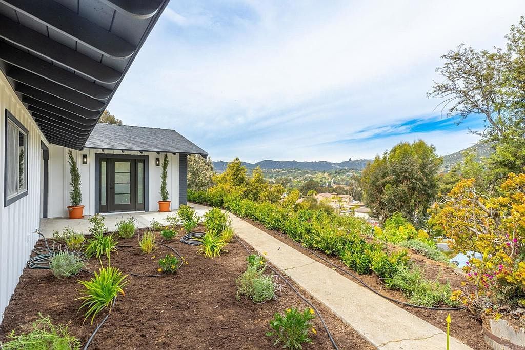 3346 Laurashawn Ln Escondido, CA 92026 - Thumbnail 4