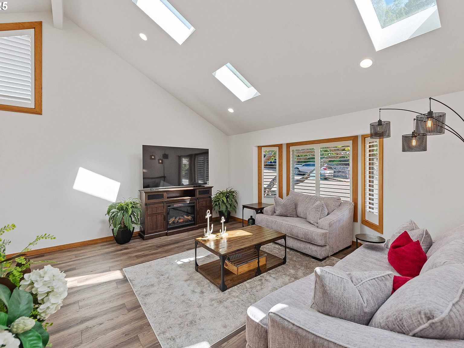 2460 Stephanie Ln North Bend, OR 97459 - Thumbnail 4