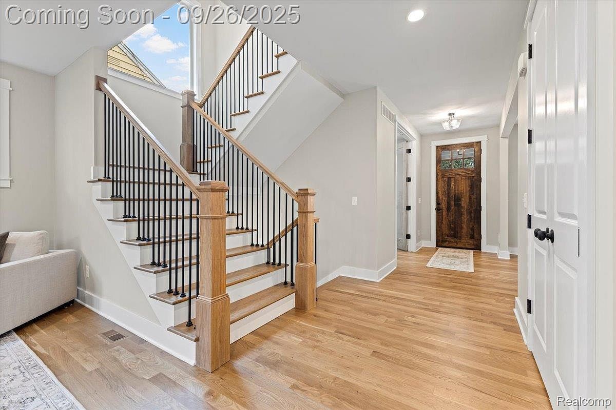 801 Hawthorn Ave Royal Oak, MI 48067 - Thumbnail 4