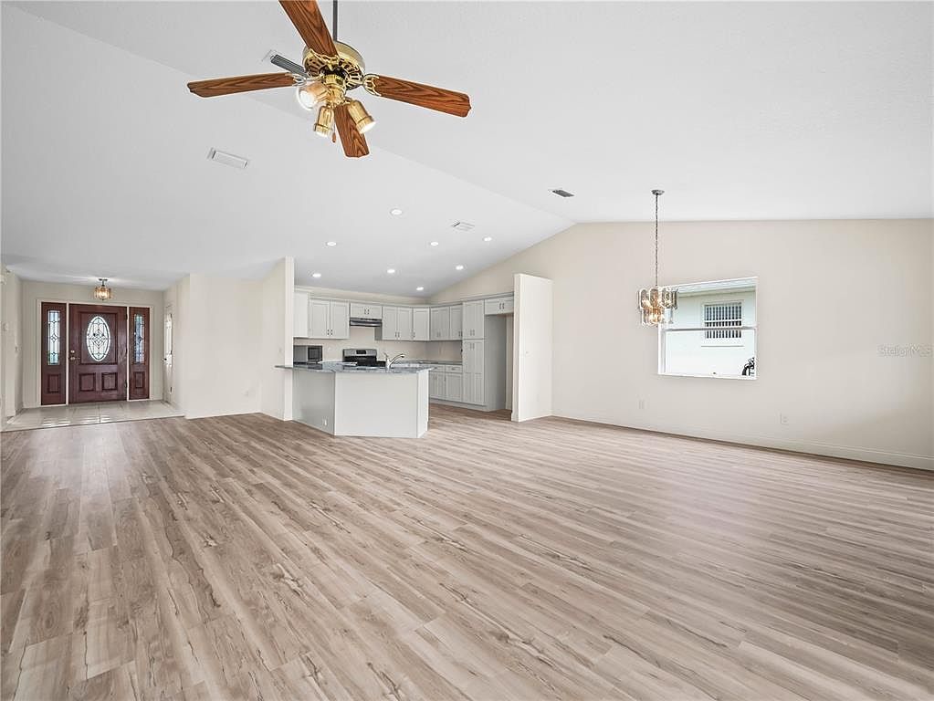 6341 Silver Lakes Dr W Lakeland, FL 33810 - Thumbnail 4