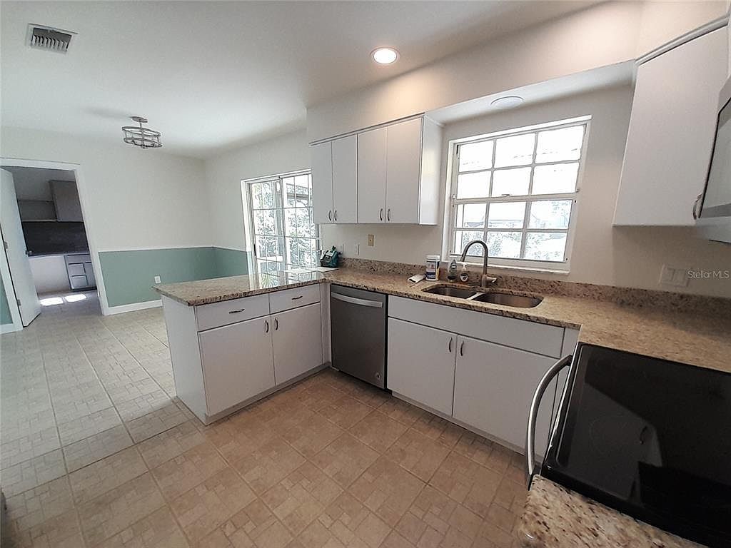 3520 57TH AVENUE CIRCLE W Bradenton, FL 34210 - Thumbnail 4