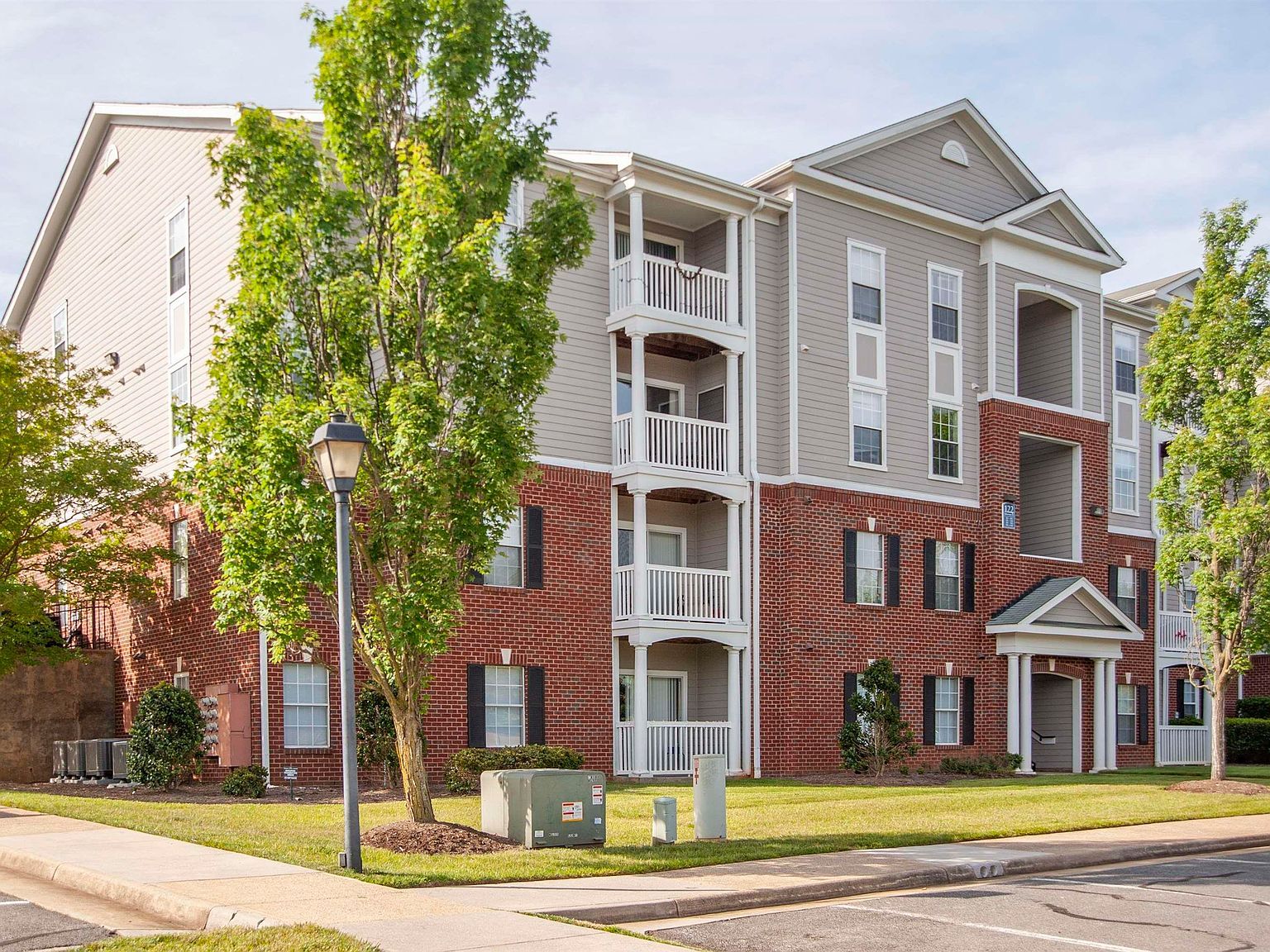 122 Yellowstone Dr APT 208 Charlottesville, VA 22903 - Thumbnail 4