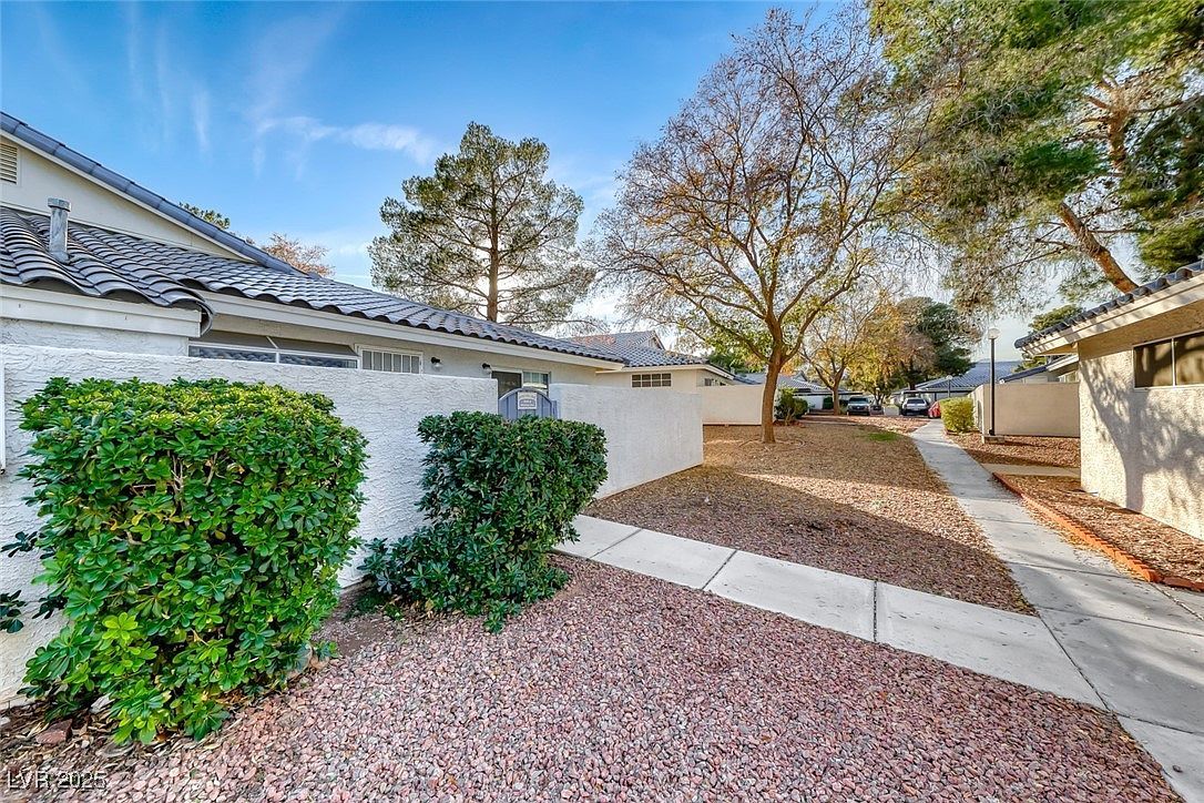 2040 Willowbury Dr UNIT A Las Vegas, NV 89108 - Thumbnail 4