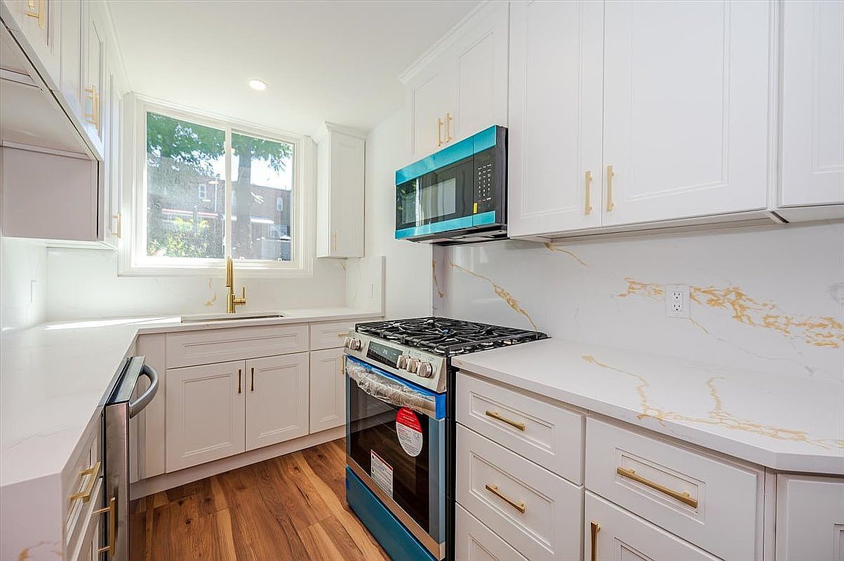 2456 Morgan Ave Bronx, NY 10469 - Thumbnail 4