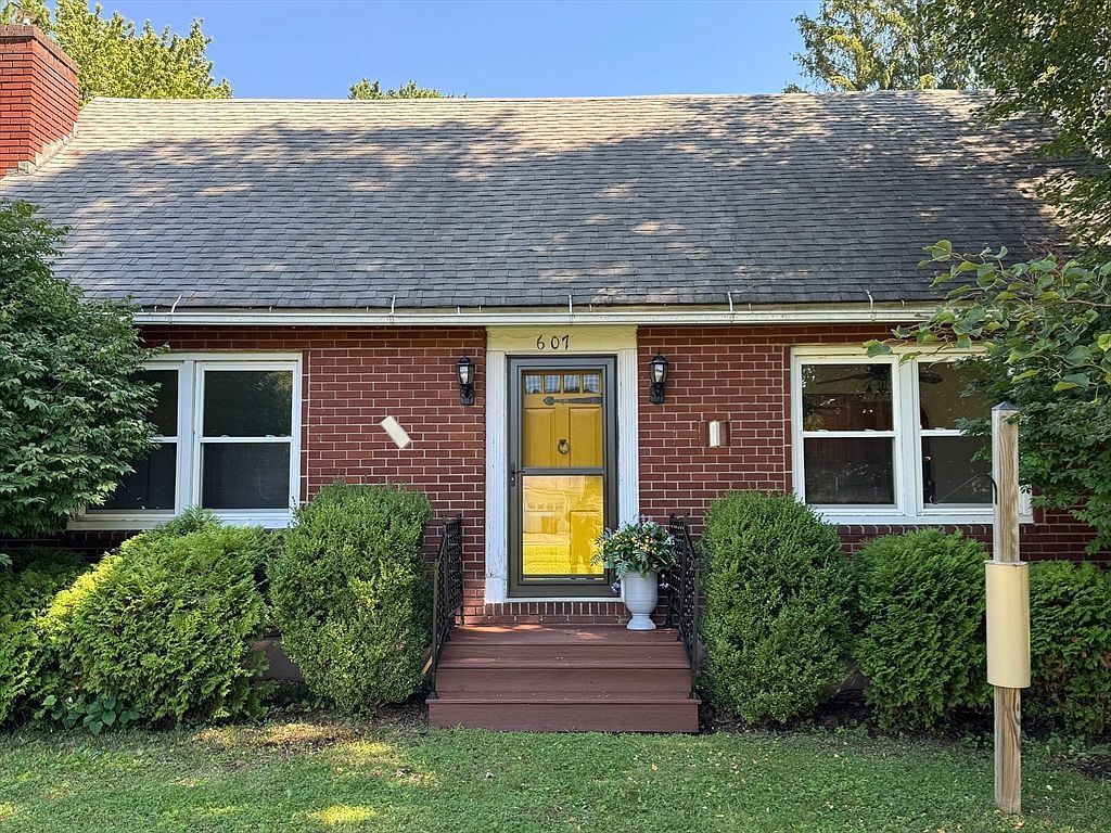 607 Crane Ave Pittsfield, MA 01201 - Thumbnail 4