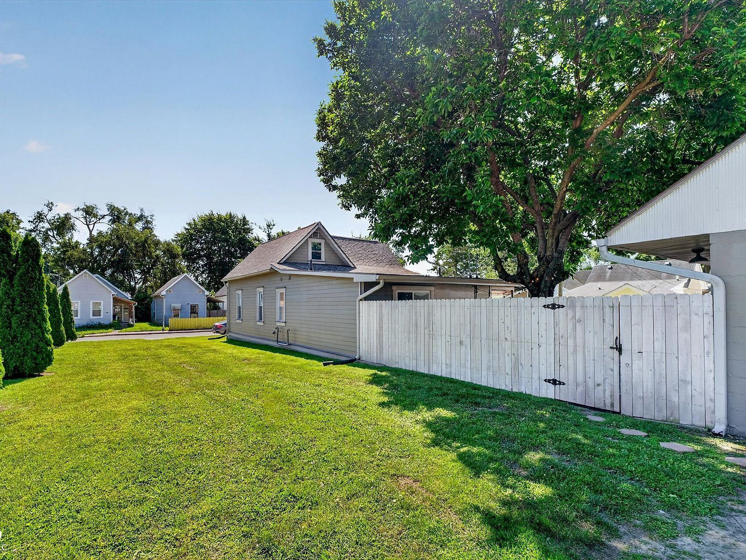 930 Olive St Indianapolis, IN 46203 - Thumbnail 4
