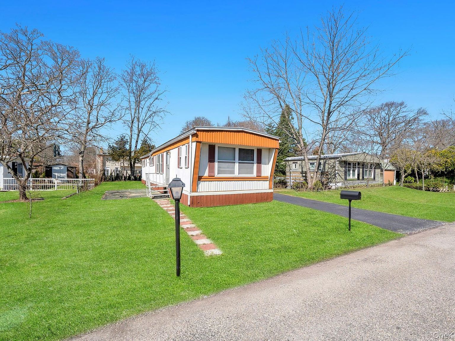 22 Buttercup Dr Bohemia, NY 11716 - Thumbnail 4