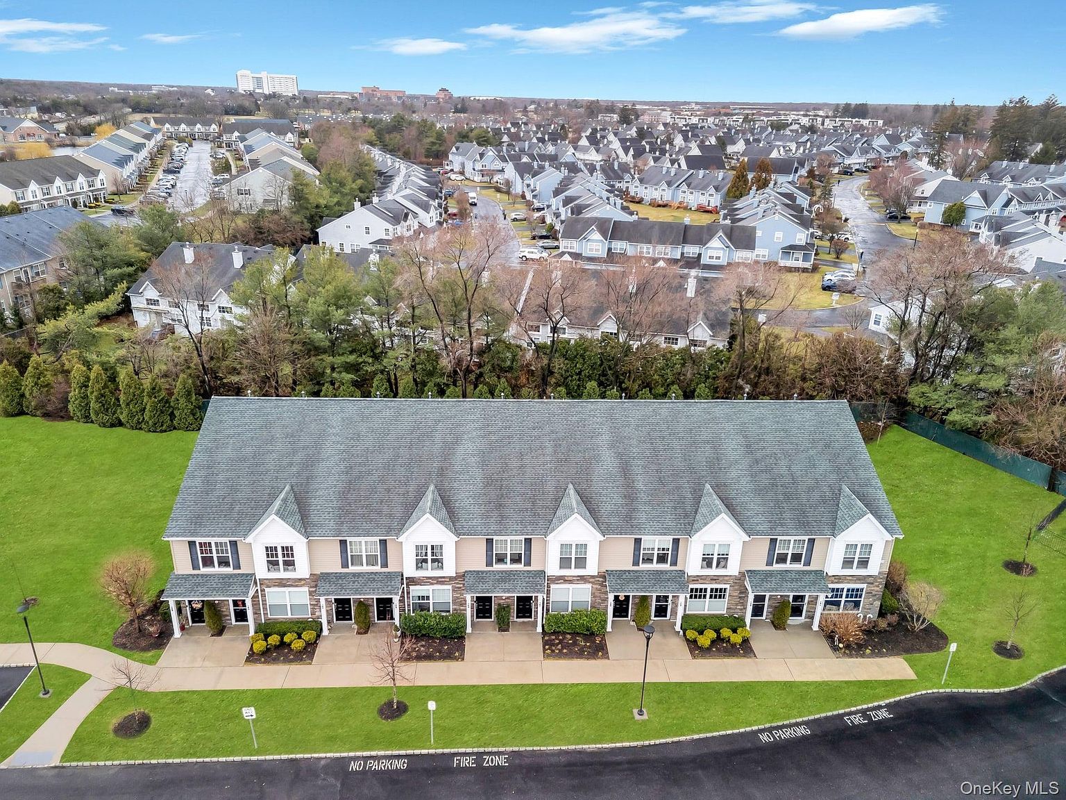 147 Ashley Ct Central Islip, NY 11722 - Thumbnail 4