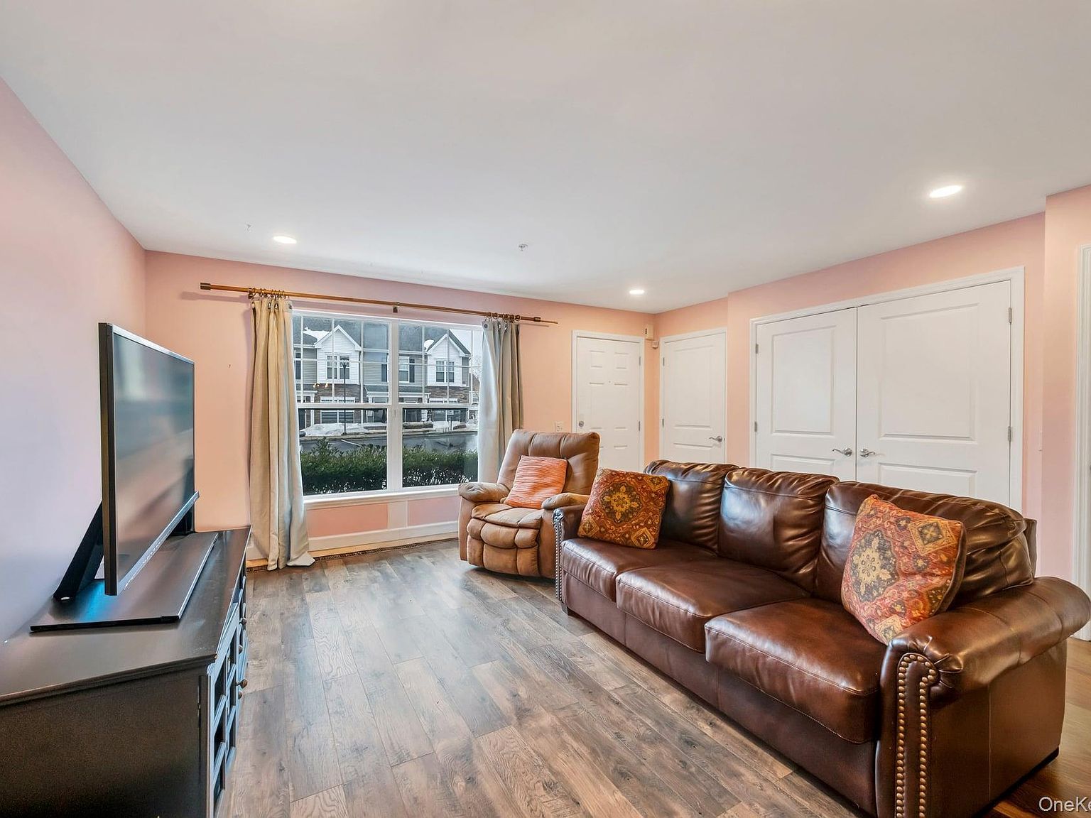 115 Weatherby Ln Central Islip, NY 11722 - Thumbnail 4