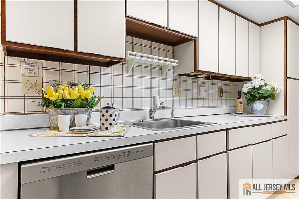 40 Haddon Rd Monroe Township, NJ 08831 - Thumbnail 4