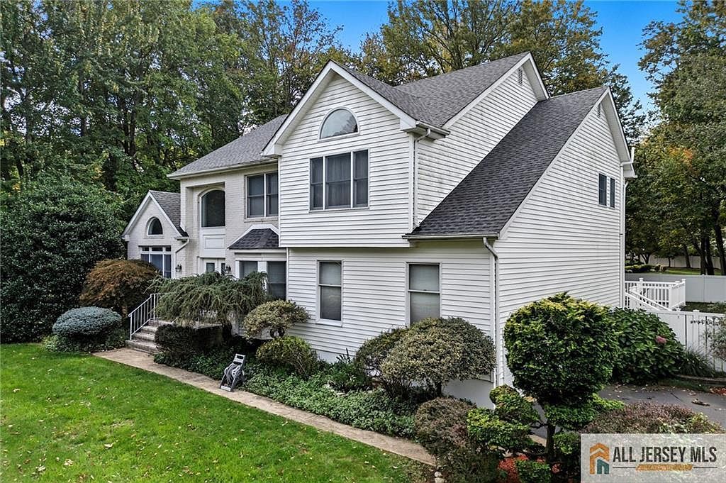 2 Guinevere Rd Monroe Township, NJ 08831 - Thumbnail 4