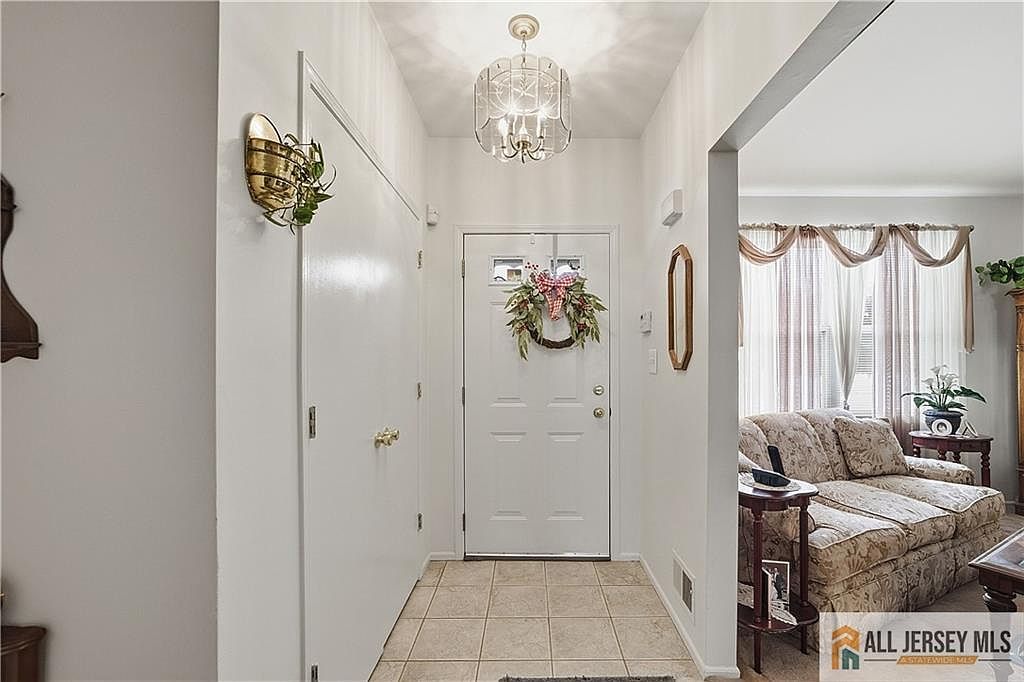 26 Peachtree Ln Jamesburg, NJ 08831 - Thumbnail 4