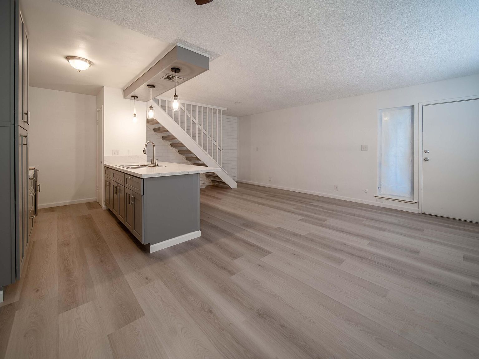 2585 W Fairmont Ave Fresno, CA 93705 - Thumbnail 4