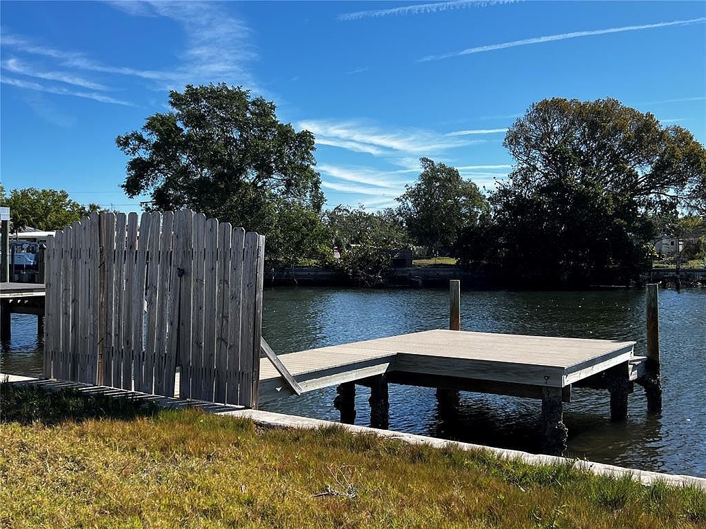 4005 Sunrise Dr S Saint Petersburg, FL 33705 - Thumbnail 4