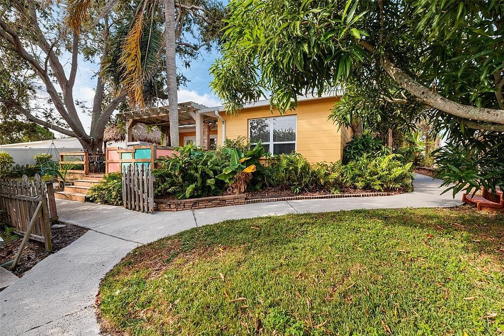 9665 2nd St N Saint Petersburg, FL 33702 - Thumbnail 4