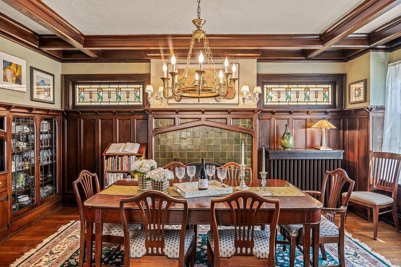 2615 N Summit Ave Milwaukee, WI 53211 - Thumbnail 4