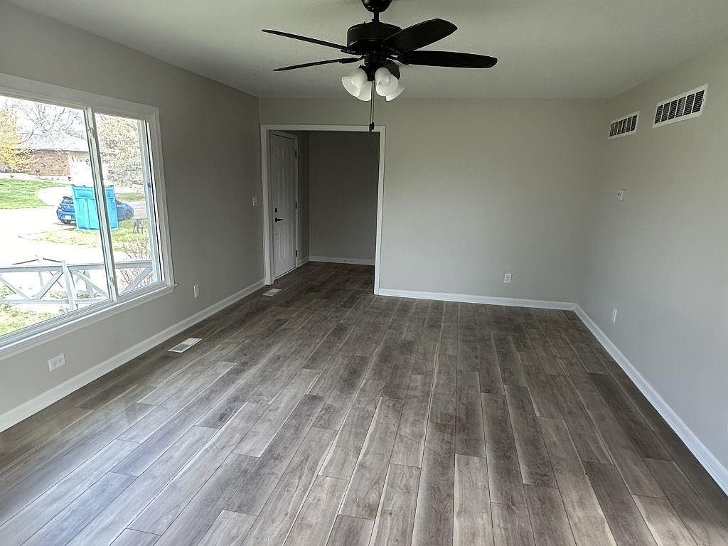 304 E Frazier St Drexel, MO 64742 - Thumbnail 4