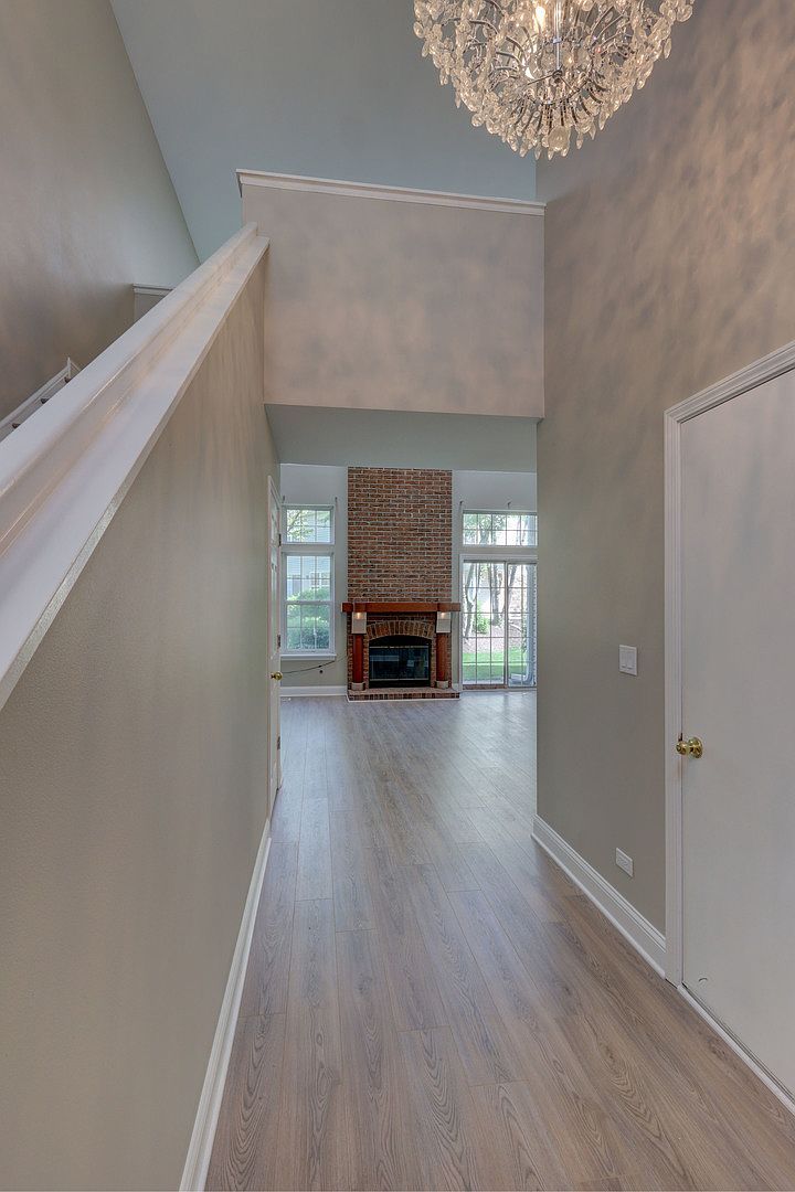 195 Island Ct #195 Schaumburg, IL 60193 - Thumbnail 4