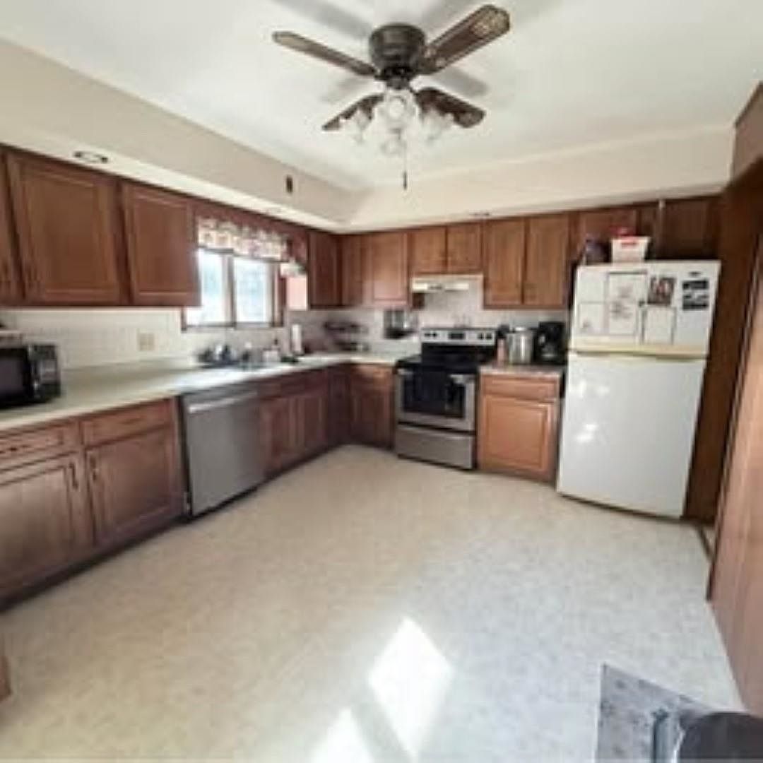 214 S Long St Warren, IL 61087 - Thumbnail 4