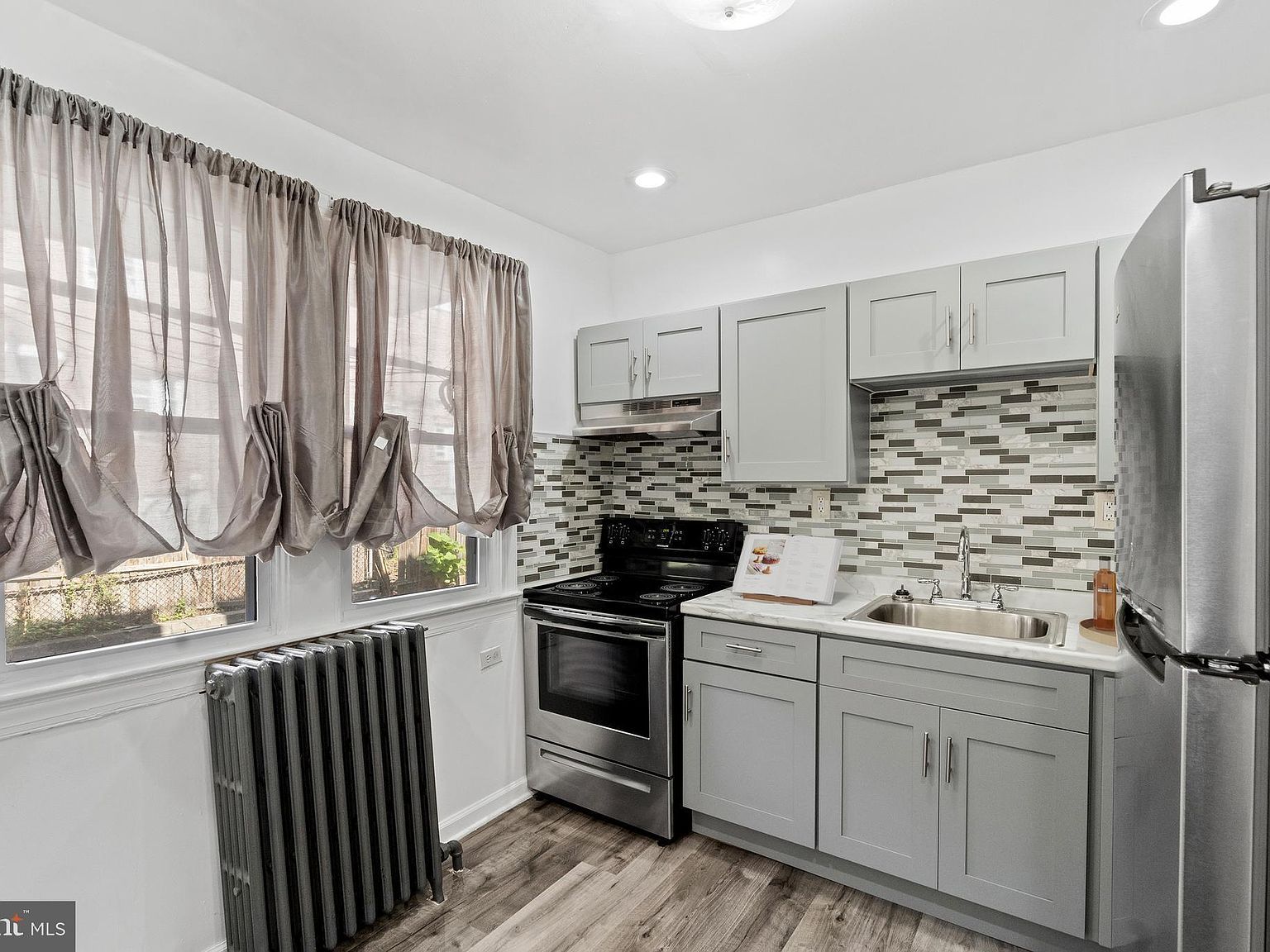 323 Berbro St Darby, PA 19023 - Thumbnail 4