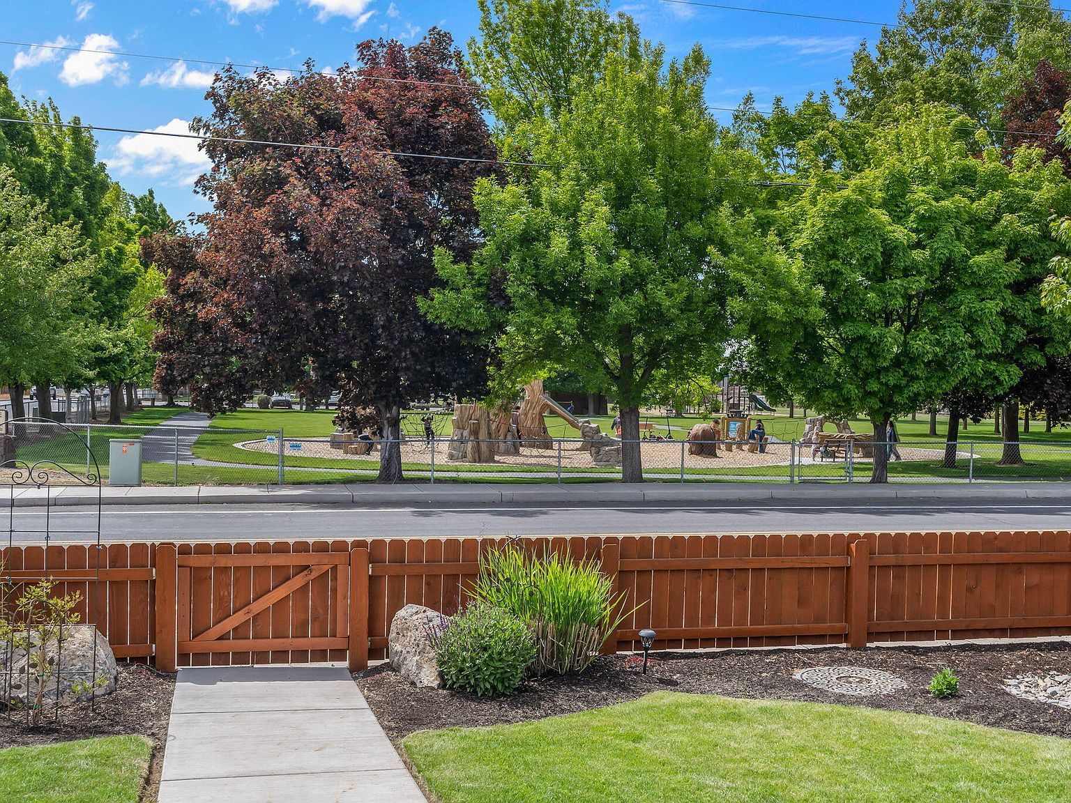 2410 NW 10th St Redmond, OR 97756 - Thumbnail 4