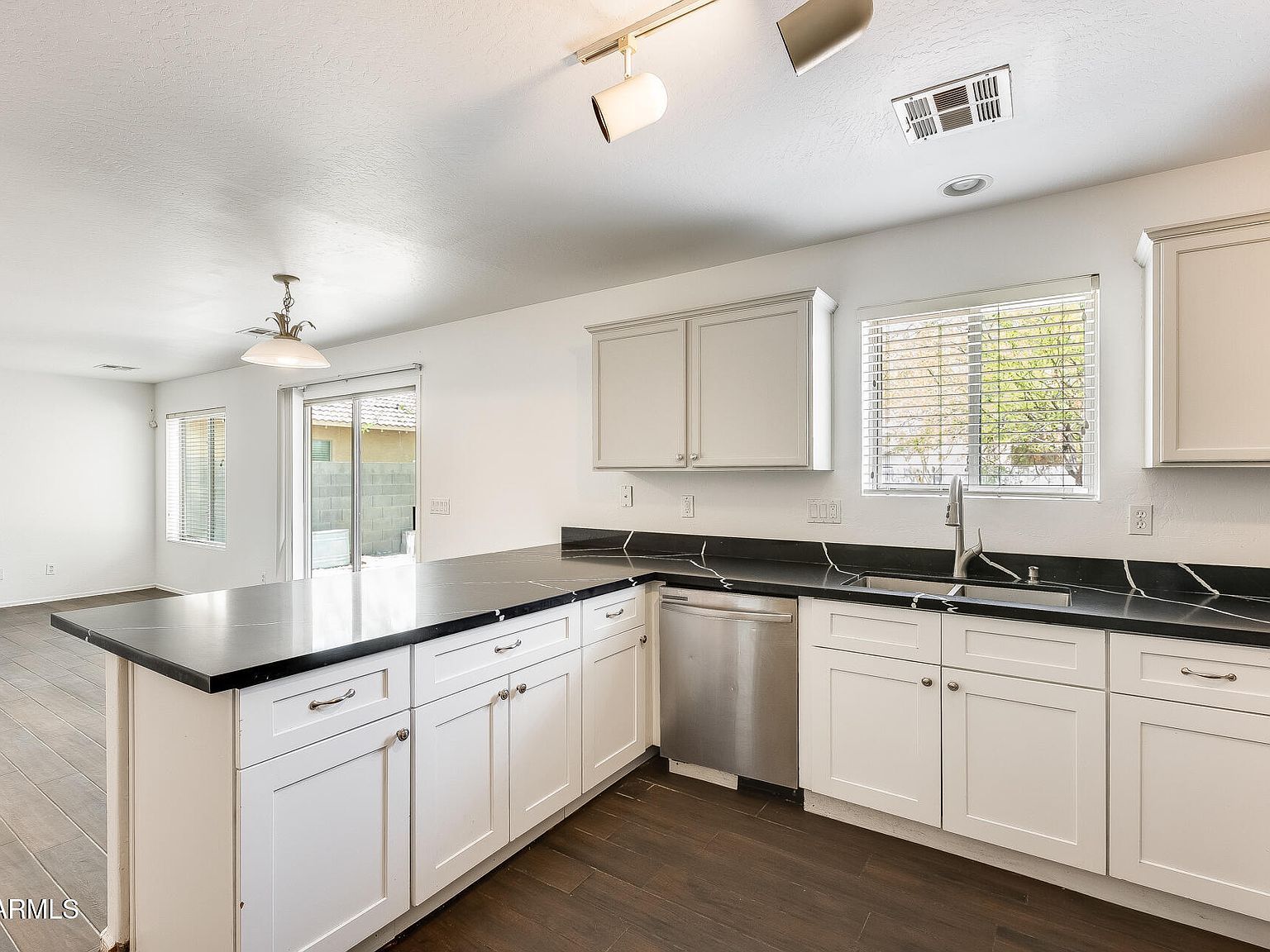 6830 W Desert Ln Laveen, AZ 85339 - Thumbnail 4