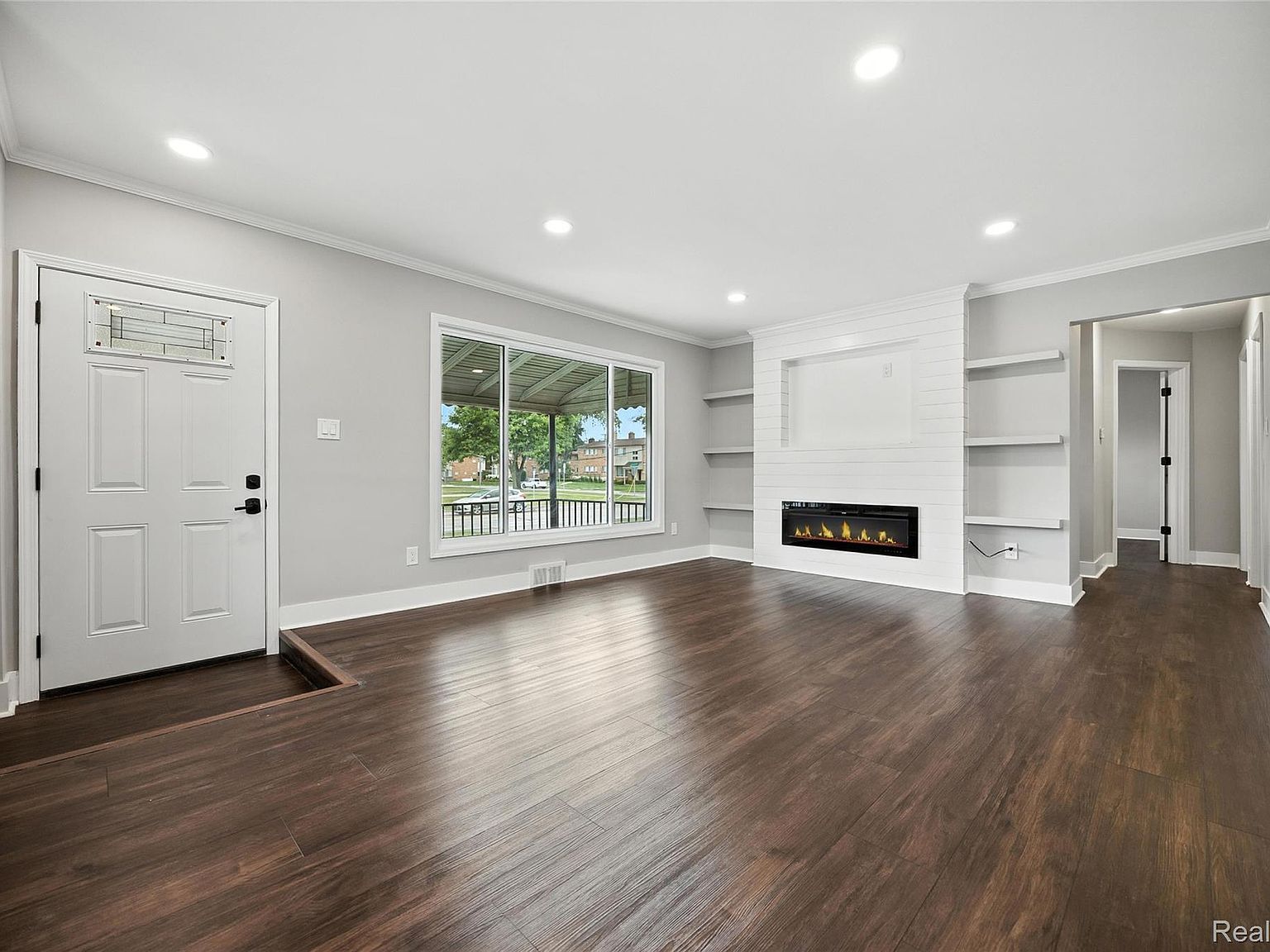 1418 W Thirteen Mile Rd Royal Oak, MI 48073 - Thumbnail 4