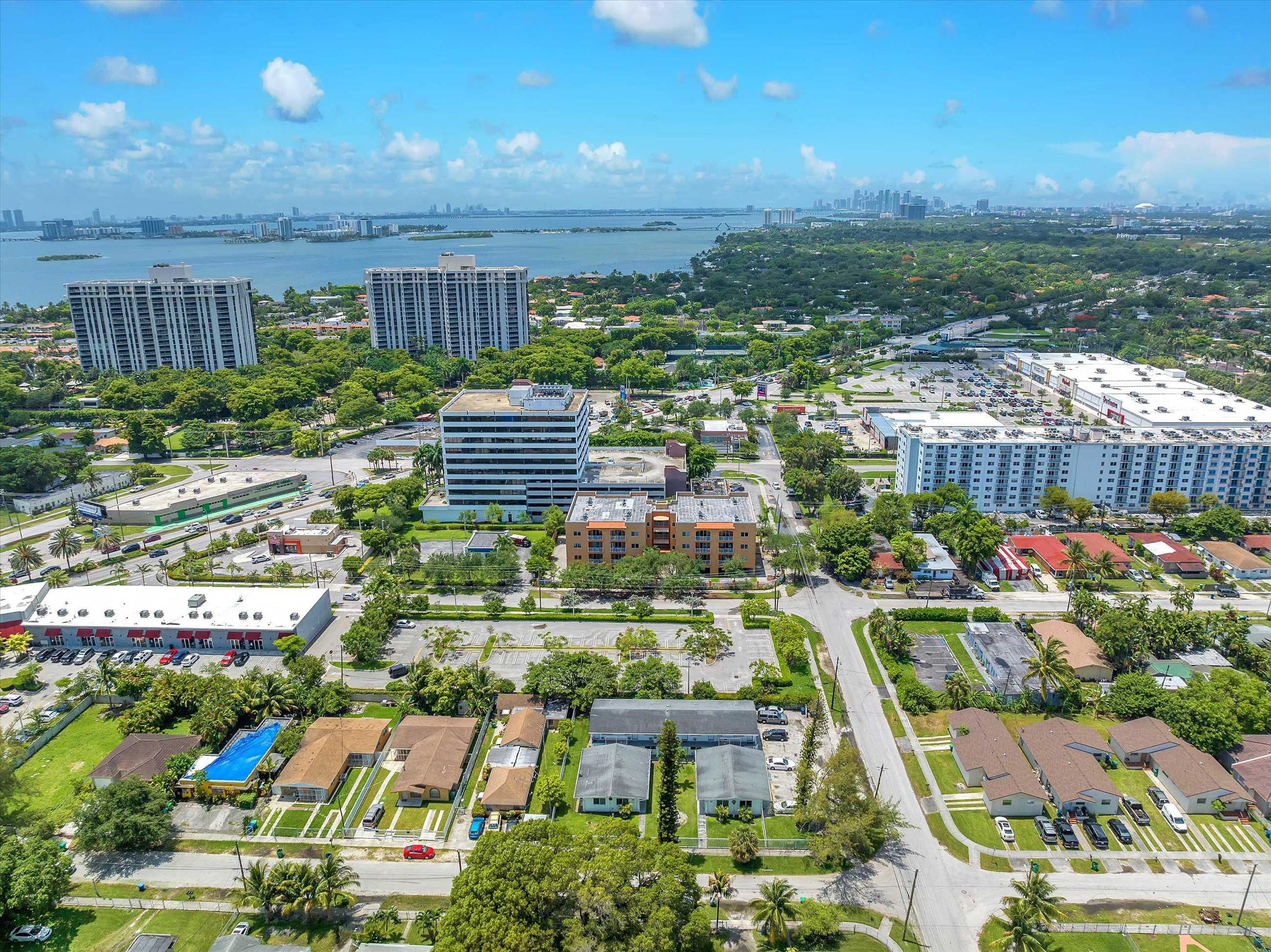 1300 NE 110th St, Miami, FL 33161, USA - Thumbnail 4