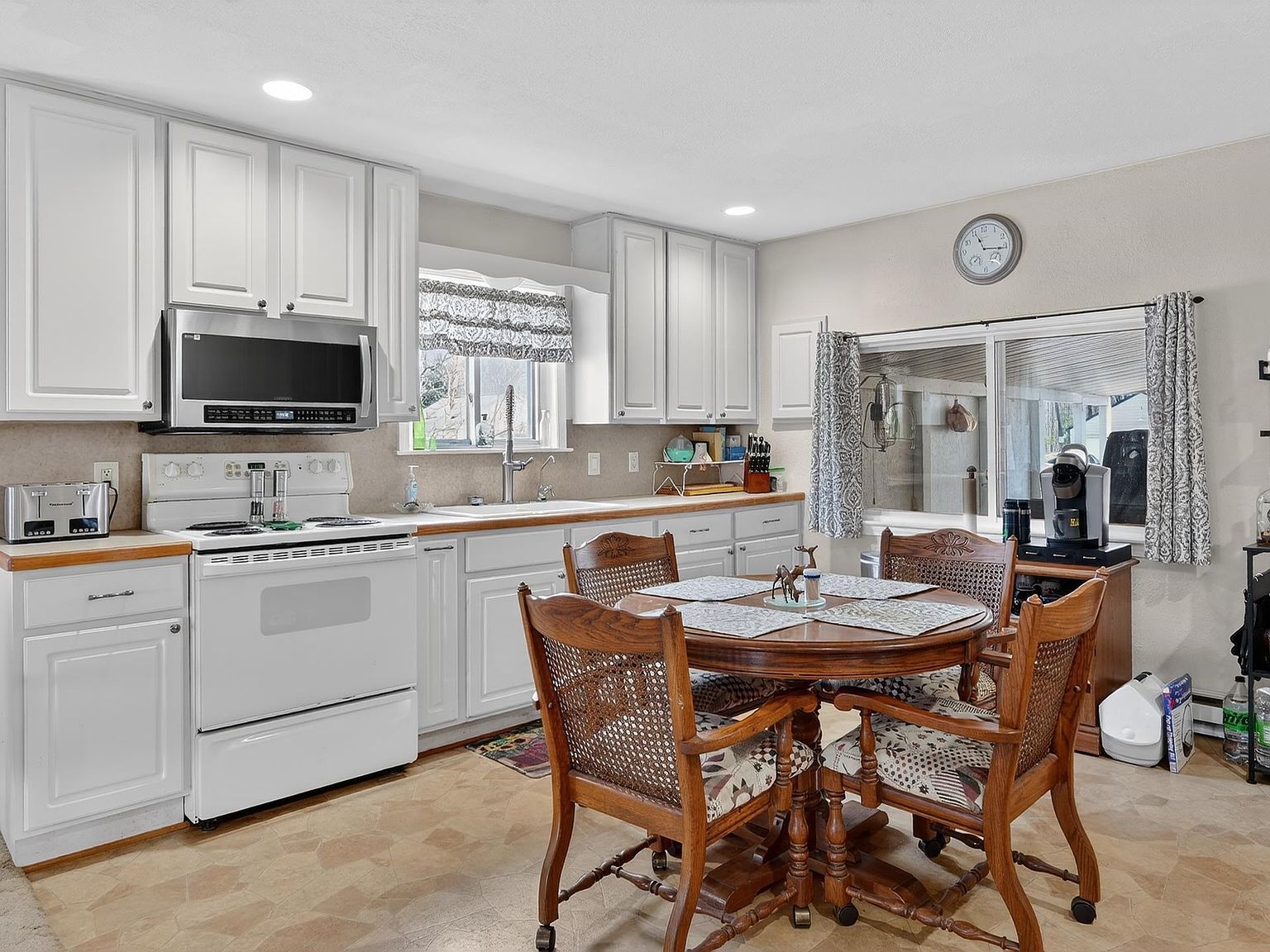 2695 Lakeshore Dr Gladwin, MI 48624 - Thumbnail 4