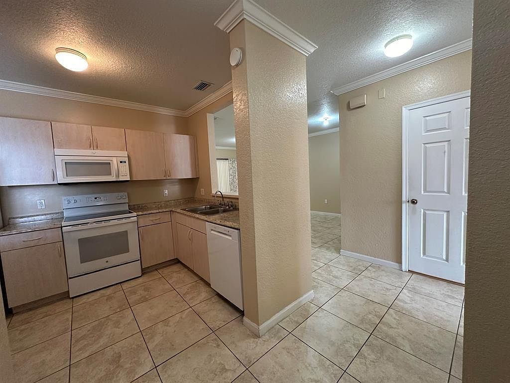 1091 Golden Lakes Blvd APT 422 West Palm Beach, FL 33411 - Thumbnail 4