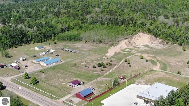 6112 Old 27 N Frederic, MI 49733 - Thumbnail 4