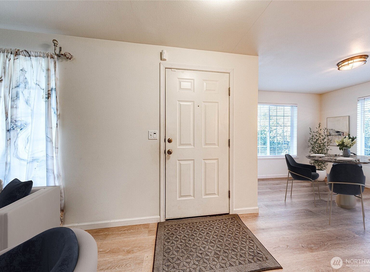 1716 Scenic Dr Everett, WA 98203 - Thumbnail 4