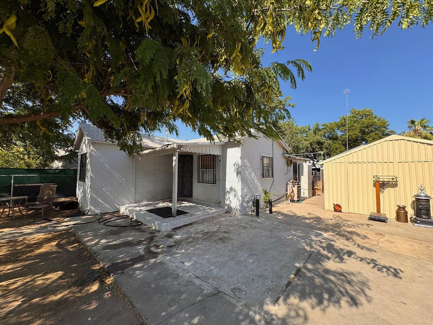 2465 S 11th St Fresno, CA 93725 - Thumbnail 4