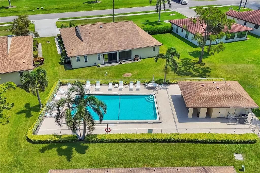 3305 Vivienda Blvd Bradenton, FL 34207 - Thumbnail 4