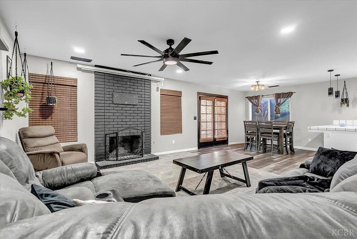 956 Clover Ln Hanford, CA 93230 - Thumbnail 4