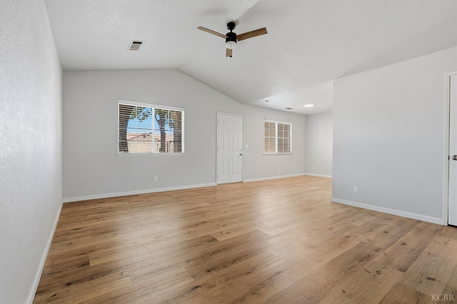 891 W Ambassador Dr Hanford, CA 93230 - Thumbnail 4