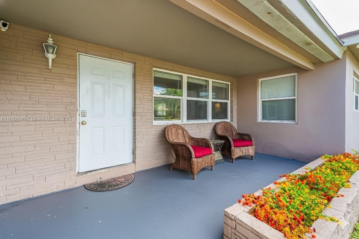 312 NW 35th St Oakland Park, FL 33309 - Thumbnail 4