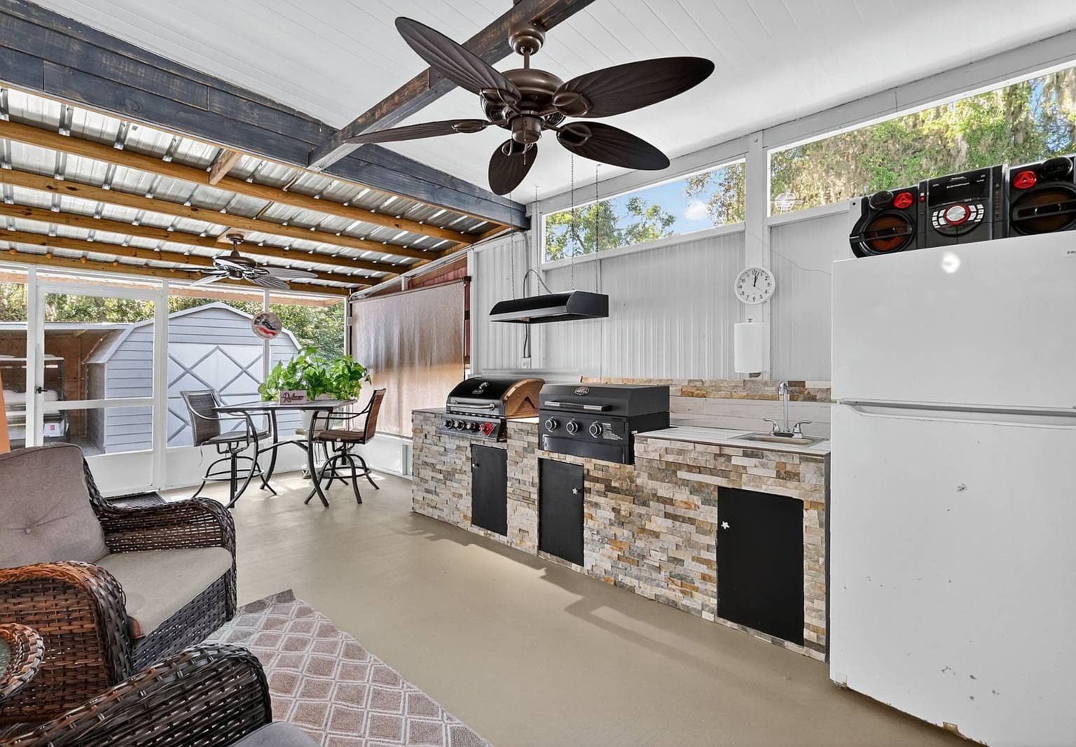 13042 Lemon Ave Grand Island, FL 32735 - Thumbnail 4