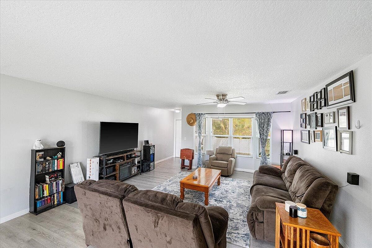 1085 23rd Pl SW Vero Beach, FL 32962 - Thumbnail 4