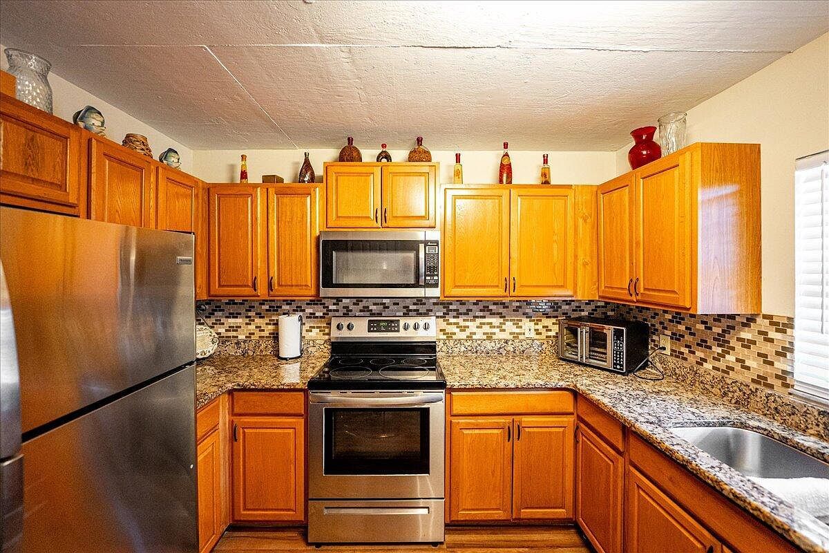 605 Ixoria Ave APT 6 Fort Pierce, FL 34982 - Thumbnail 4