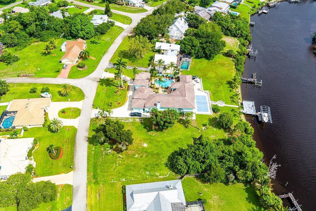 733 SE Hidden River Dr Port Saint Lucie, FL 34983 - Thumbnail 4