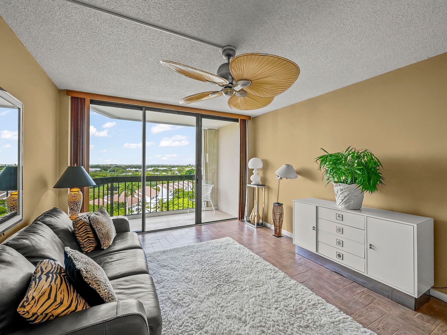 2425 Presidential Way APT 1006 West Palm Beach, FL 33401 - Thumbnail 4
