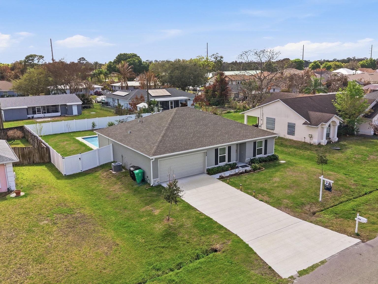 684 SE Crescent Ave Port Saint Lucie, FL 34984 - Thumbnail 4