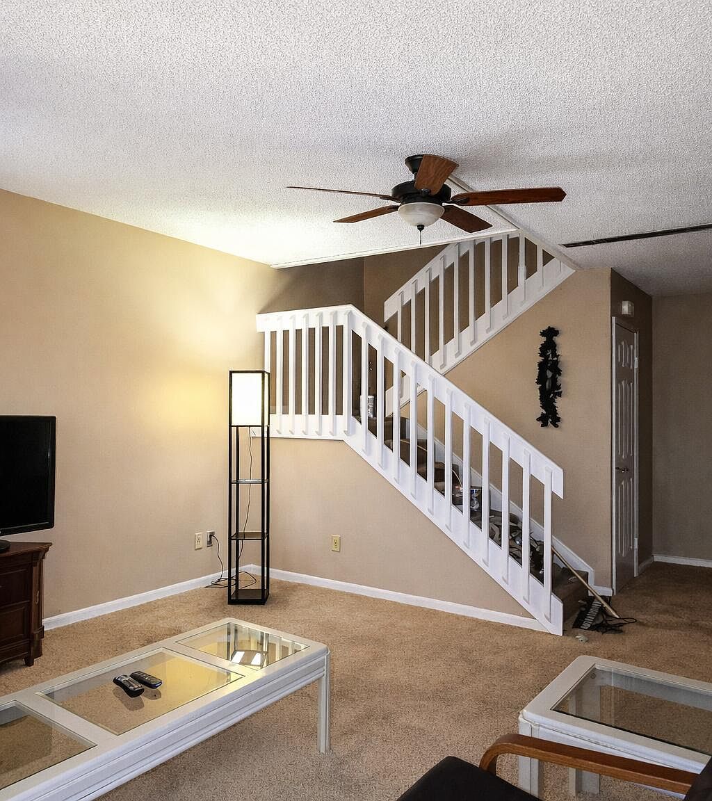 1458 N Lawnwood Cir APT 26D Fort Pierce, FL 34950 - Thumbnail 4