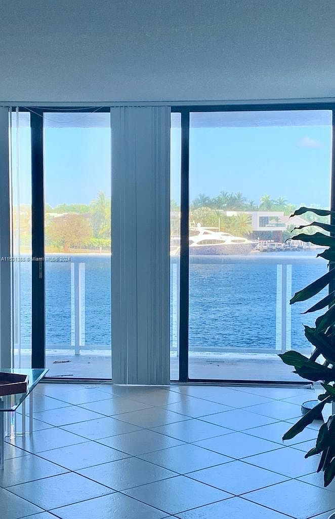 20515 E Country Club Dr APT 344 Aventura, FL 33180 - Thumbnail 4