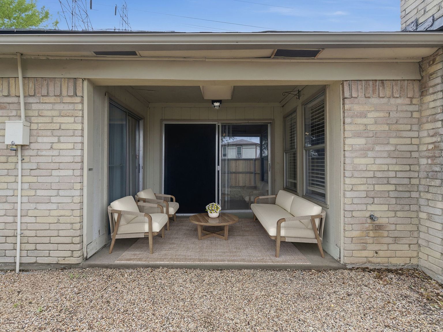 2253 Spicewood Ln Carrollton, TX 75006 - Thumbnail 4