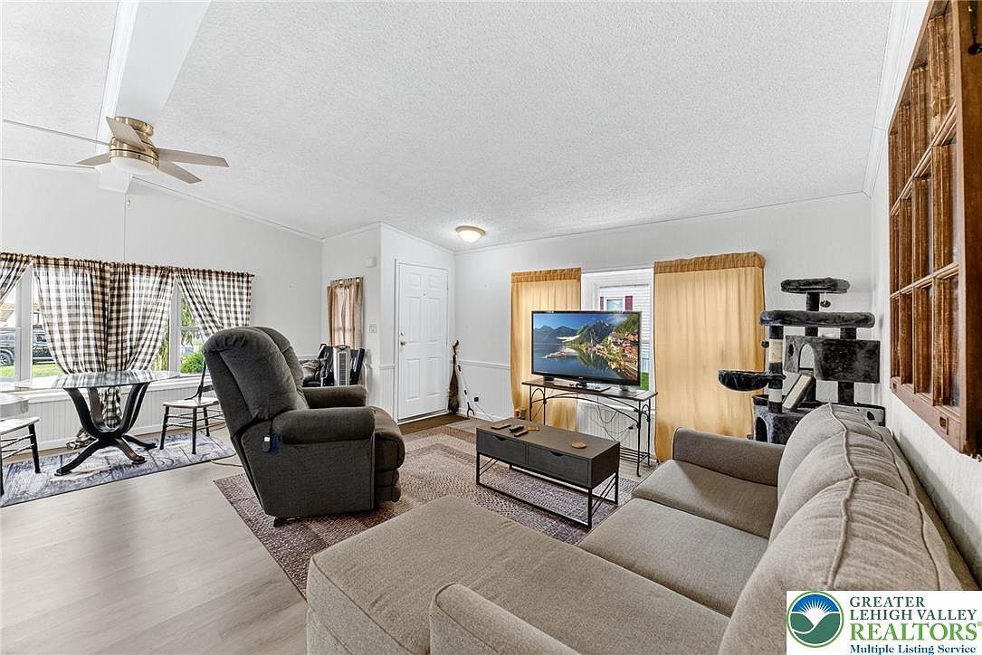 5186 Stone Terrace Dr Whitehall, PA 18052 - Thumbnail 4