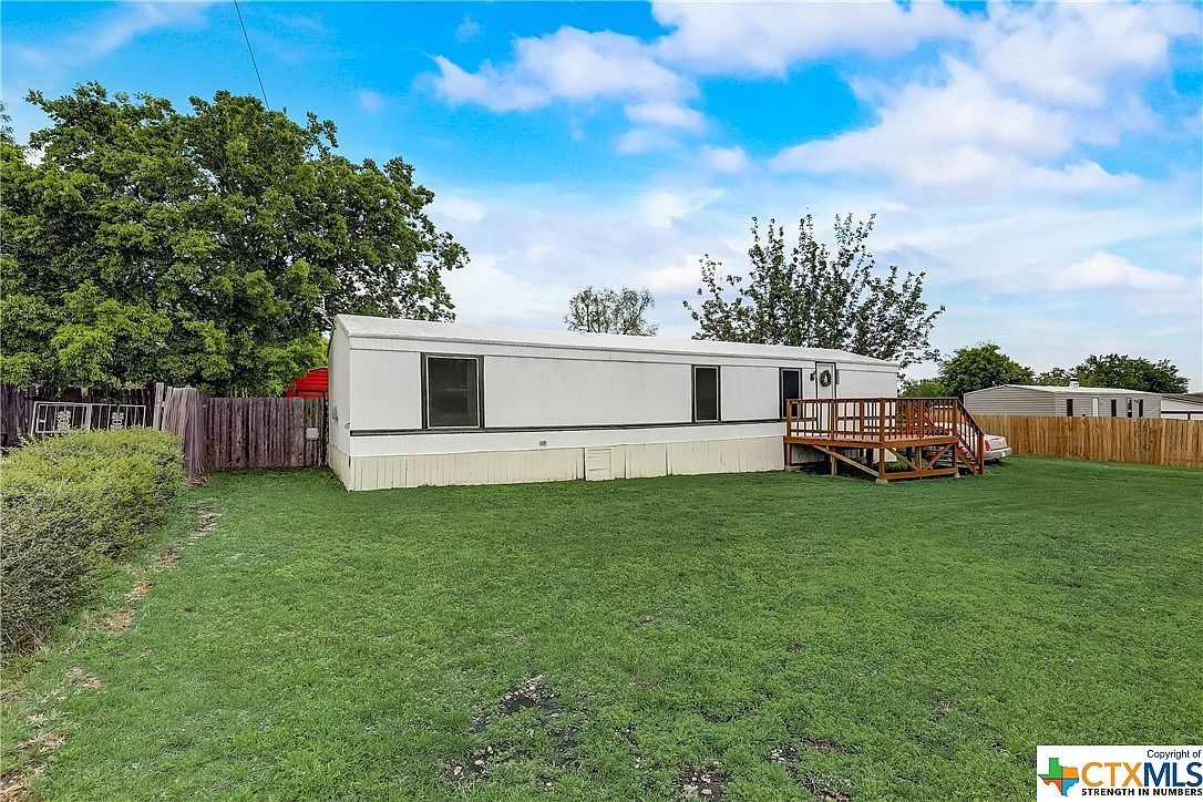 1132 Debbie Dr Marion, TX 78124 - Thumbnail 4