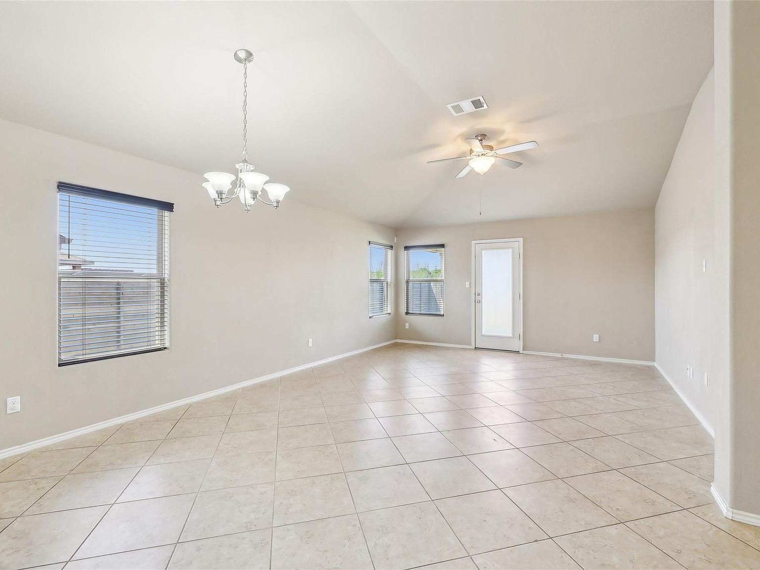 300 Wincliff Dr Buda, TX 78610 - Thumbnail 4